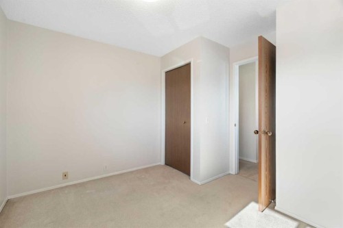 35 Shawmeadows Close Sw, Calgary, AB - Indoor Photo Showing Other Room