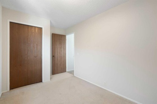 35 Shawmeadows Close Sw, Calgary, AB - Indoor Photo Showing Other Room