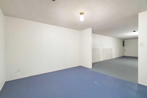 35 Shawmeadows Close Sw, Calgary, AB - Indoor Photo Showing Other Room