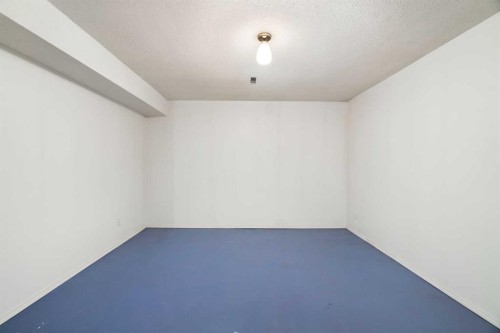 35 Shawmeadows Close Sw, Calgary, AB - Indoor Photo Showing Other Room