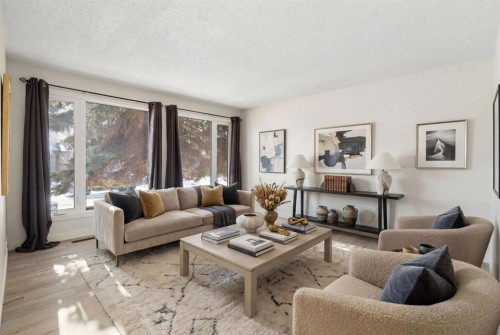 35 Shawmeadows Close Sw, Calgary, AB - Indoor Photo Showing Living Room