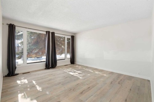 35 Shawmeadows Close Sw, Calgary, AB - Indoor Photo Showing Other Room
