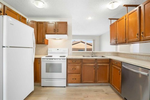 35 Shawmeadows Close Sw, Calgary, AB - Indoor Photo Showing Kitchen With Double Sink