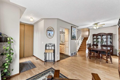 886 Erin Woods Drive Se, Calgary, AB - Indoor