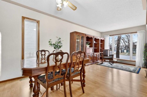 886 Erin Woods Drive Se, Calgary, AB - Indoor Photo Showing Dining Room