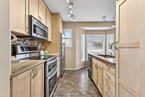 886 Erin Woods Drive Se, Calgary, AB - Indoor Photo Showing Kitchen With Upgraded Kitchen
