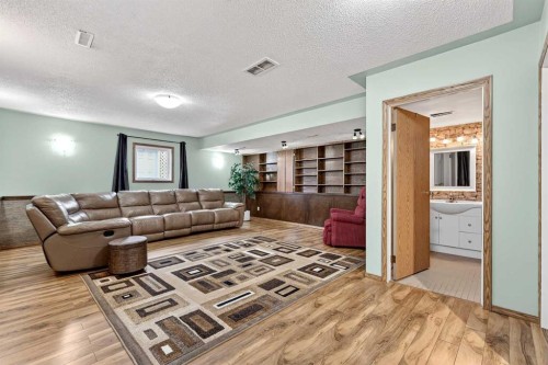 886 Erin Woods Drive Se, Calgary, AB - Indoor