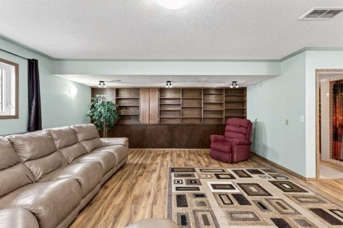 886 Erin Woods Drive Se, Calgary, AB - Indoor Photo Showing Living Room