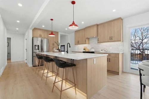 8616 7 Street Sw, Calgary, AB - Indoor Photo Showing Kitchen With Upgraded Kitchen