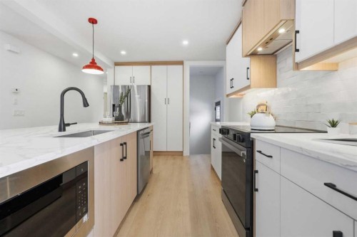 8616 7 Street Sw, Calgary, AB - Indoor Photo Showing Kitchen With Upgraded Kitchen