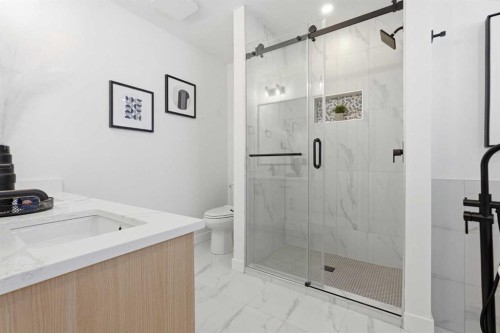 8616 7 Street Sw, Calgary, AB - Indoor Photo Showing Bathroom