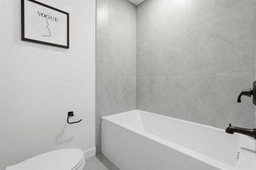 8616 7 Street Sw, Calgary, AB - Indoor Photo Showing Bathroom
