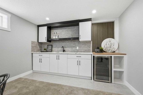 8616 7 Street Sw, Calgary, AB - Indoor Photo Showing Kitchen