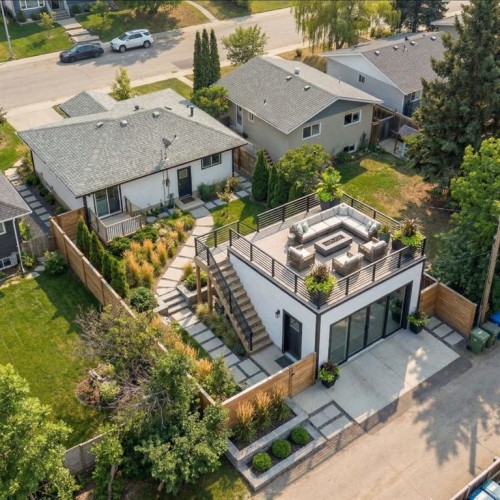 8616 7 Street Sw, Calgary, AB - Outdoor