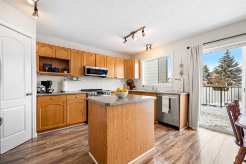 8 Chapalina Crescent Se, Calgary, AB - Indoor Photo Showing Kitchen