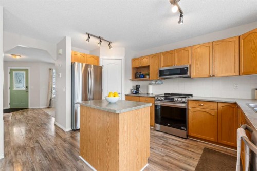 8 Chapalina Crescent Se, Calgary, AB - Indoor Photo Showing Kitchen