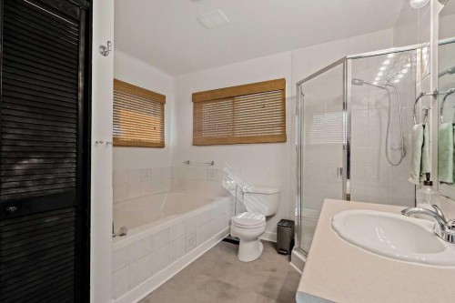1509 19 Avenue Sw, Calgary, AB - Indoor Photo Showing Bathroom