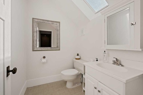1509 19 Avenue Sw, Calgary, AB - Indoor Photo Showing Bathroom
