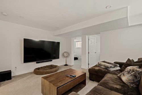 1509 19 Avenue Sw, Calgary, AB - Indoor Photo Showing Living Room