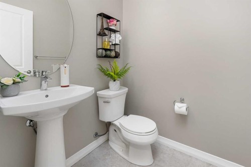 58 Kingfisher Crescent Se, Airdrie, AB - Indoor Photo Showing Bathroom
