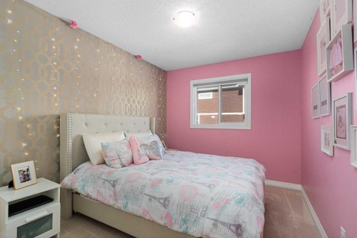 58 Kingfisher Crescent Se, Airdrie, AB - Indoor Photo Showing Bedroom