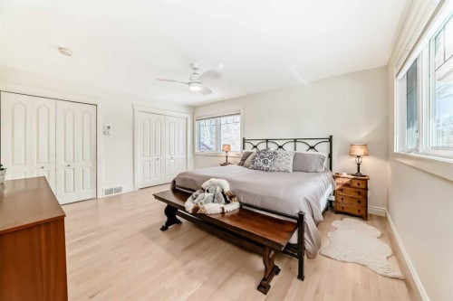 332 Varsity Close Nw, Calgary, AB - Indoor Photo Showing Bedroom