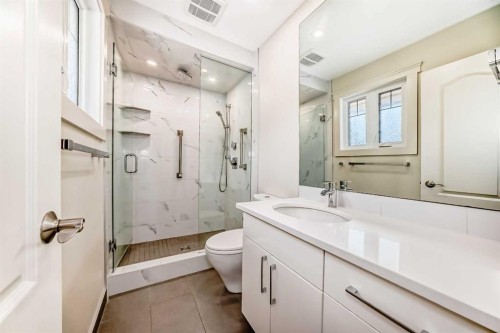 332 Varsity Close Nw, Calgary, AB - Indoor Photo Showing Bathroom