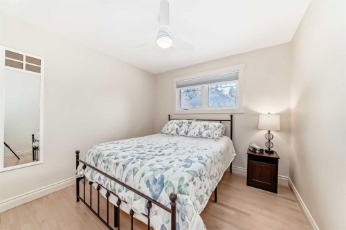 332 Varsity Close Nw, Calgary, AB - Indoor Photo Showing Bedroom