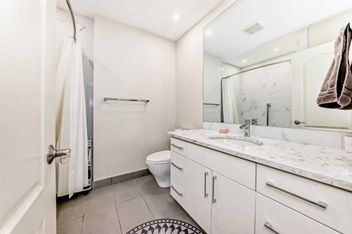 332 Varsity Close Nw, Calgary, AB - Indoor Photo Showing Bathroom