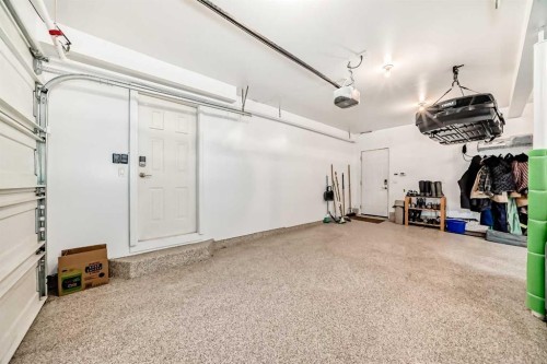332 Varsity Close Nw, Calgary, AB - Indoor Photo Showing Garage