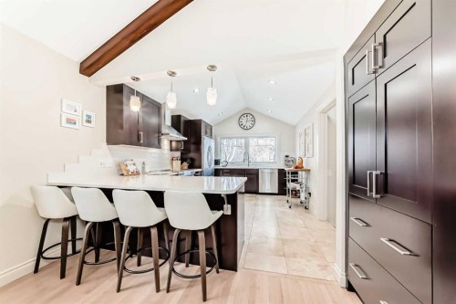 332 Varsity Close Nw, Calgary, AB - Indoor Photo Showing Dining Room