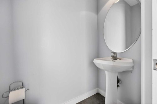 162 Prestwick Landing Se, Calgary, AB - Indoor Photo Showing Bathroom