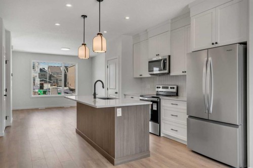 231 Bartlett Crescent Se, Calgary, AB - Indoor Photo Showing Kitchen With Upgraded Kitchen