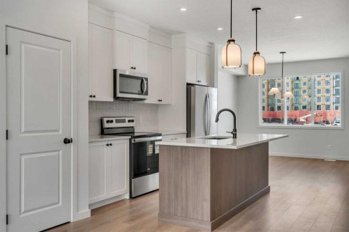 231 Bartlett Crescent Se, Calgary, AB - Indoor Photo Showing Kitchen With Upgraded Kitchen