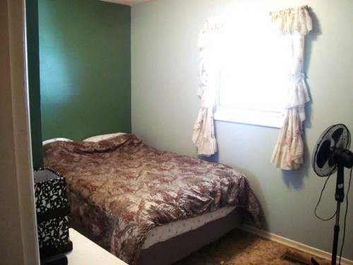 107 2Nd Avenue North, Torrington, AB - Indoor Photo Showing Bedroom