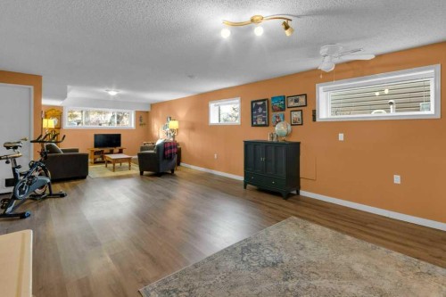 44 Sprucegrove Crescent Se, Airdrie, AB - Indoor