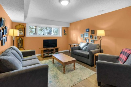44 Sprucegrove Crescent Se, Airdrie, AB - Indoor Photo Showing Living Room