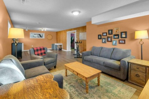 44 Sprucegrove Crescent Se, Airdrie, AB - Indoor Photo Showing Living Room