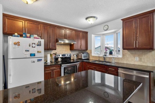 5122 48 Street Nw, Calgary, AB - Indoor Photo Showing Kitchen