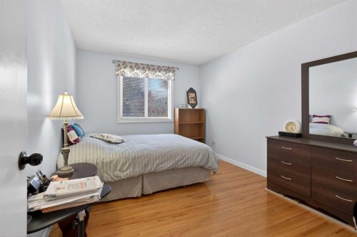 5122 48 Street Nw, Calgary, AB - Indoor Photo Showing Bedroom