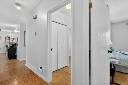 5122 48 Street Nw, Calgary, AB - Indoor Photo Showing Other Room