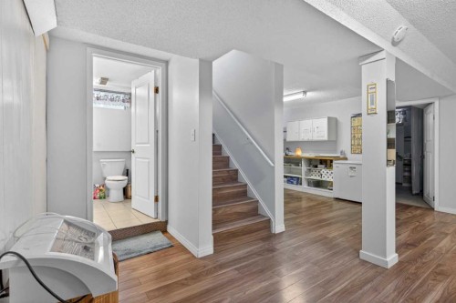 5122 48 Street Nw, Calgary, AB - Indoor Photo Showing Other Room