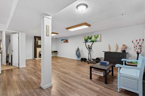 5122 48 Street Nw, Calgary, AB - Indoor