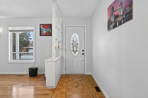 5122 48 Street Nw, Calgary, AB - Indoor Photo Showing Other Room