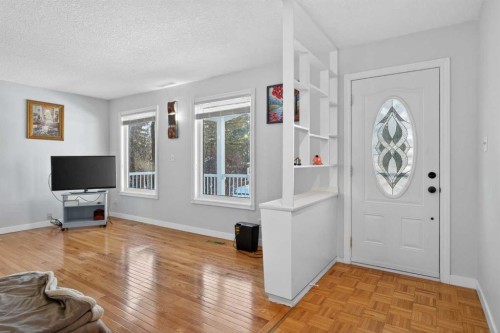 5122 48 Street Nw, Calgary, AB - Indoor