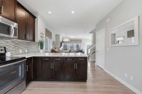 8 Evanscrest Way Nw, Calgary, AB - Indoor Photo Showing Kitchen With Upgraded Kitchen