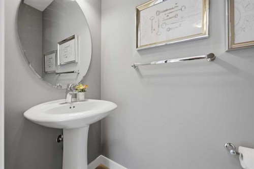 8 Evanscrest Way Nw, Calgary, AB - Indoor Photo Showing Bathroom