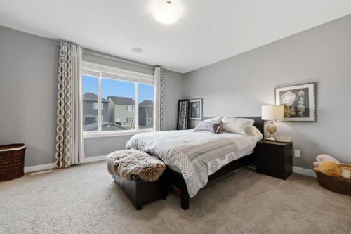 8 Evanscrest Way Nw, Calgary, AB - Indoor Photo Showing Bedroom