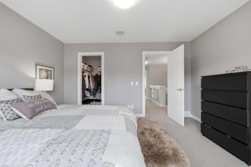 8 Evanscrest Way Nw, Calgary, AB - Indoor Photo Showing Bedroom