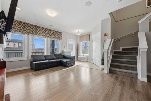 8 Evanscrest Way Nw, Calgary, AB - Indoor Photo Showing Living Room